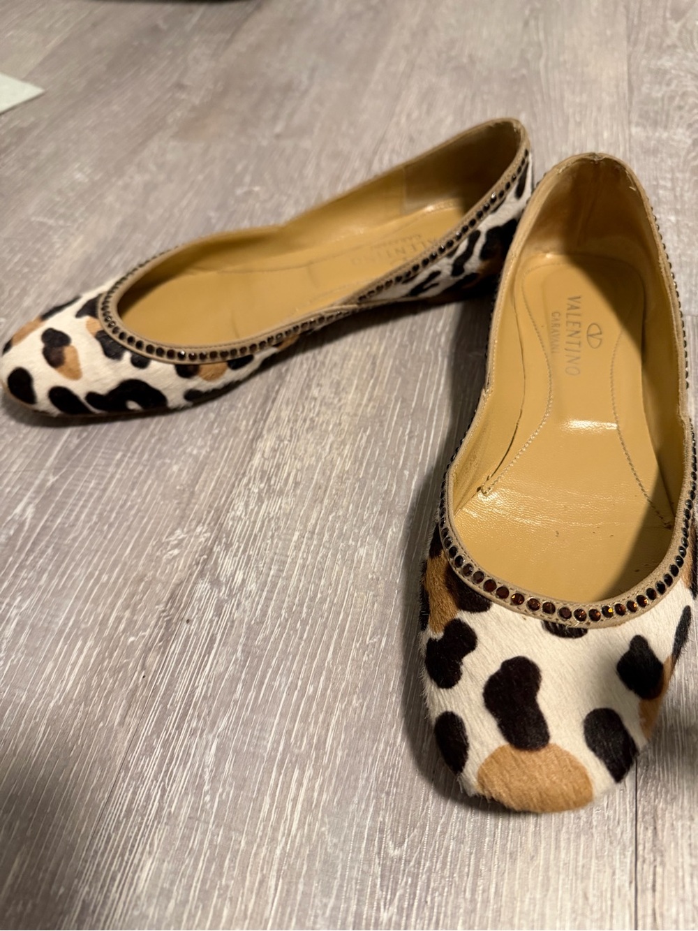 Valentino Garavani Beige Leopard Print pony hair Leather Ballet Flats - Picture 2 of 5